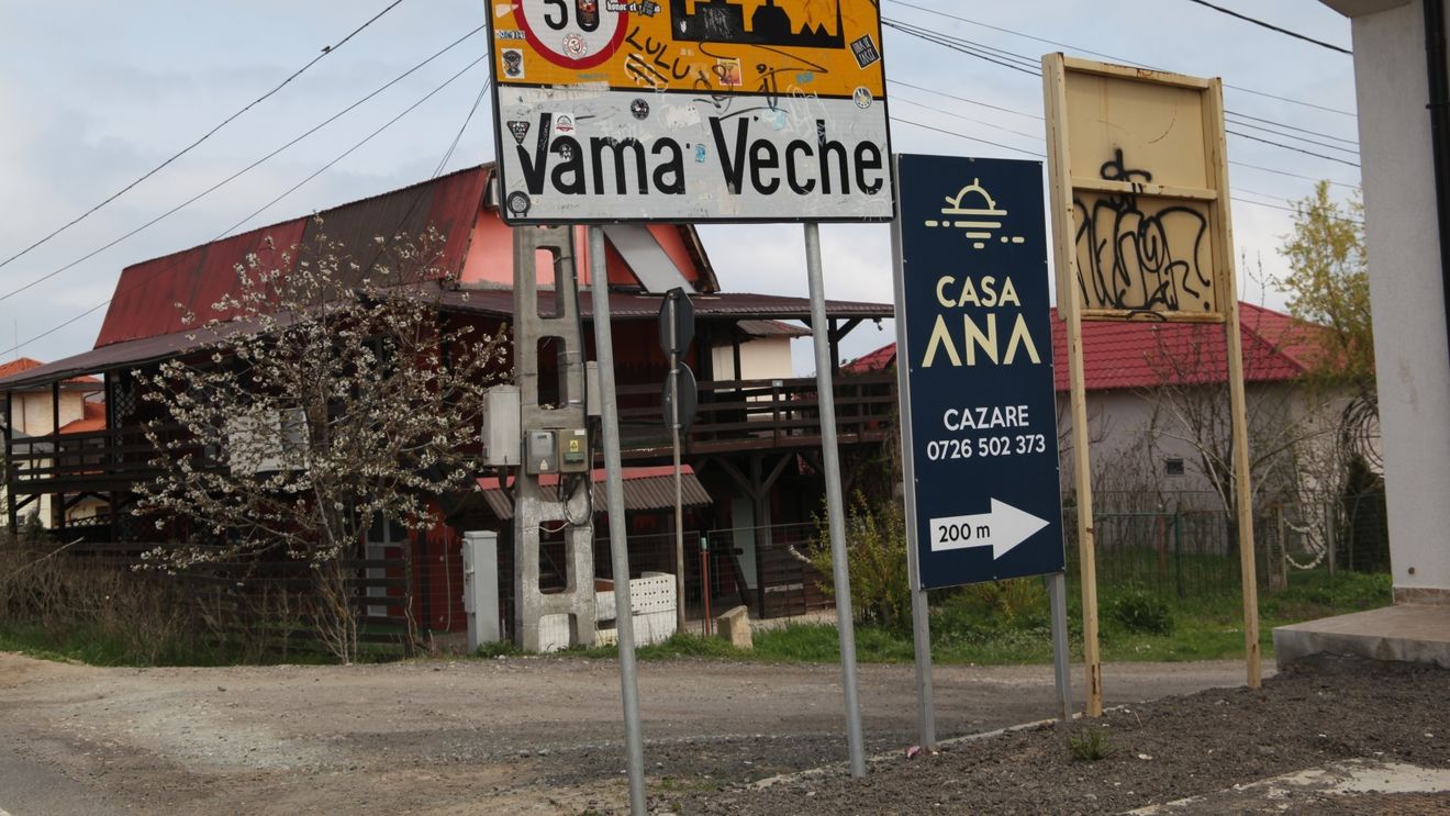 Patru tineri, reținuți în weekend în Vama Veche pentru trafic de droguri de mare risc/ Trei dintre ei au fost arestați preventiv pentru 30 de zile