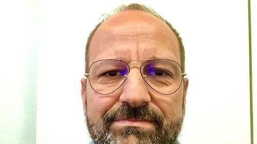 Medicul român Radu Lupescu, decorat de președintele Franței pentru lupta anti-Covid