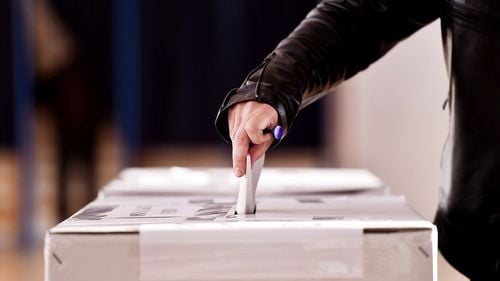 Alegeri prezidențiale turul II 2025: Prezența la vot din turul I a fost depășită / Mai sunt trei ore și jumătate de vot