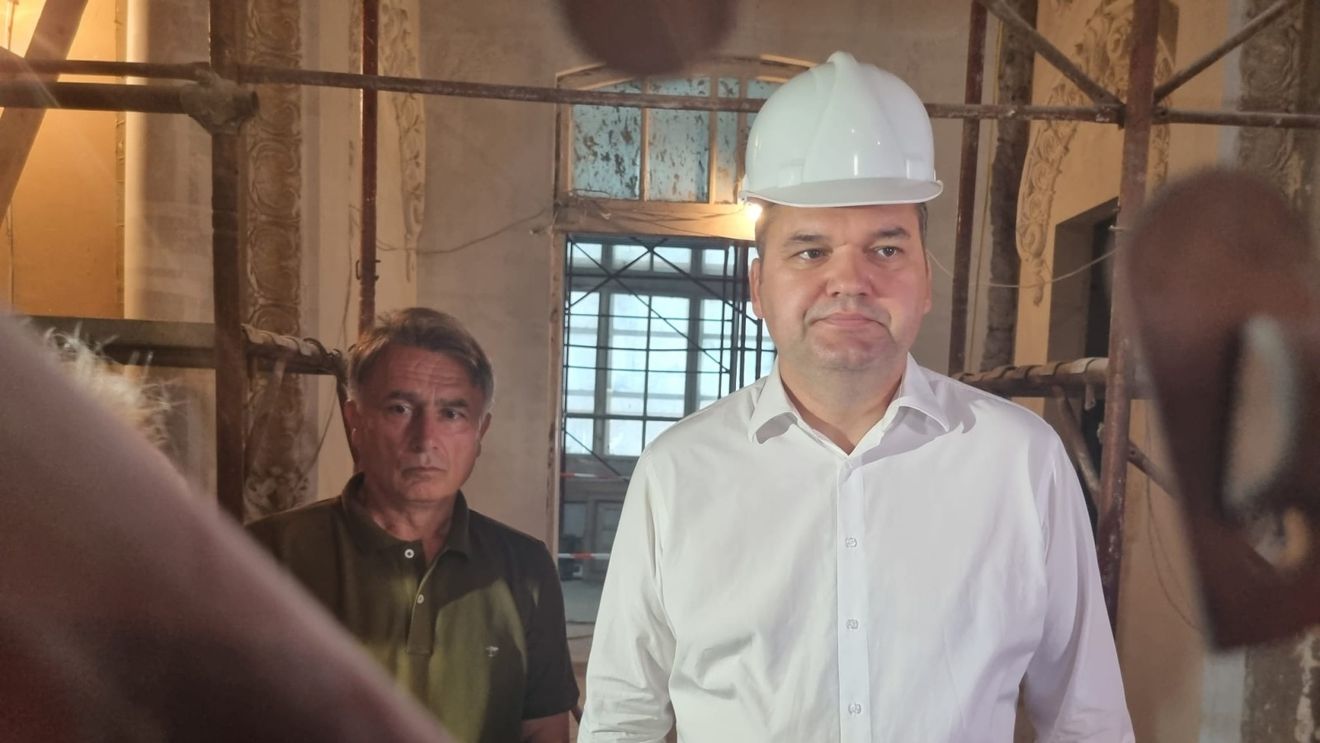 Ministrul Dezvoltării anunță ”o reducere masivă”, de 57%, a numărului de posturi de la cabinetele aleşilor locali / De la 10.700 de posturi, la aproape 6.000