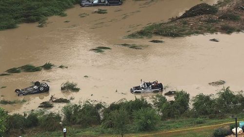 Decesul a 27 de persoane, confirmat oficial în Texas Sunt căutate în continuare 25 de fete dispărute dintr-o tabără lovită de viituri