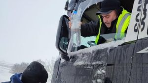 Patru drumuri judeţene din Brăila închise de autorităţi ca măsură preventivă / Începând cu ora 10,30, s-a ridicat restricţia pentru autovehiculele de peste 7,5 tone pe rutele Brăila - Slobozia,  Bărăganu - Ţandărei şi Brăila - Buzău.