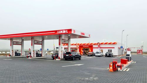 Prețul petrolului a crescut cu peste 5% după ce Statele Unite au sancționat companiile rusești Rosneft și Lukoil