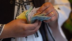 Încrederea consumatorilor în economia românească a ajuns la maximul ultimilor trei ani, datorită euforiei Euro 2024. „Românii își bagă deja adânc mâna în buzunar”