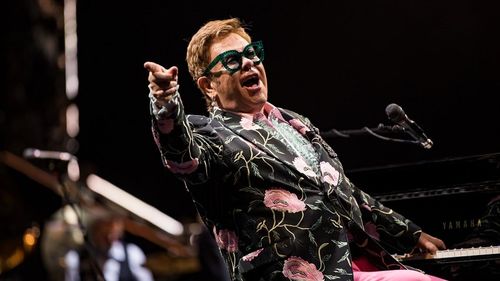 Elton John, bolnav de Covid-19, a anulat două concerte în Statele Unite / ”Din fericire, sunt vaccinat complet şi am primit doza a treia, iar simptomele mele sunt uşoare”