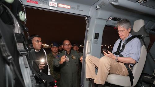 VIDEO Situație tensionată în Ecuador: Preşedintele a declarat stare de urgenţă regională după ce cinci poliţişti au fost ucişi/ Atacuri cu explozibili ca răspuns la transferurile de deţinuţi din penitenciarele supraaglomerate şi violente