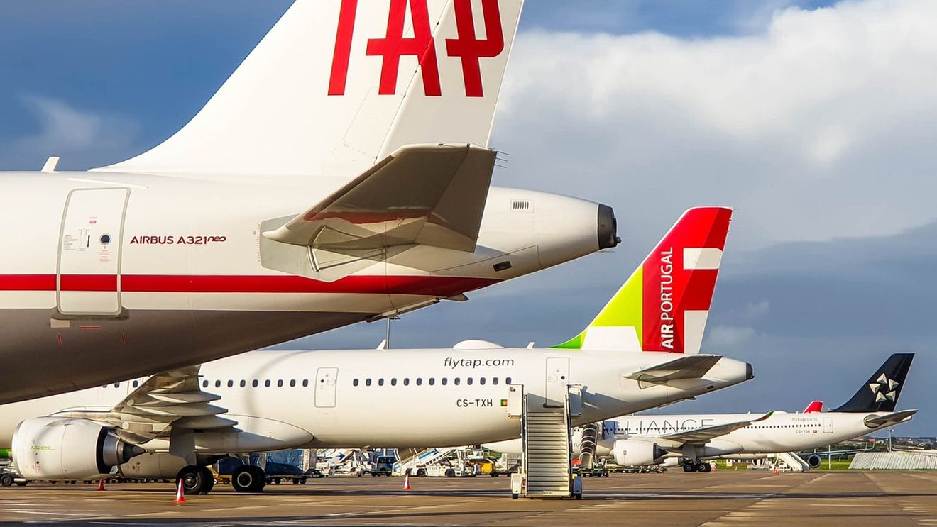 Compania aeriană portugheză de stat TAP anulează peste 1.300 zboruri din cauza unei greve / TAP a primit fonduri de salvare, dar trebuie să reducă personalul și să taie salariile