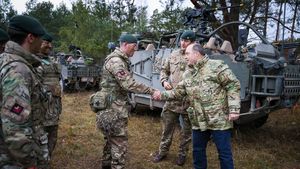 Trupe britanice ar putea fi trimise în Ucraina pentru a ajuta la instruirea soldaţilor din această ţară, sugerează secretarul britanic al apărării