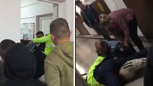 Trei elevi de 14 ani au venit beți la școală, în județul Bihor / Unul dintre ei, recalcitrant, a fost încătușat de polițiști / Elevul a fost amendat, iar polițiștilor li s-a deschis doar penal pentru purtare abuzivă