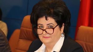 BREAKING Șefa ANAF Bistrița, percheziționată de procurorii DNA. Dorina Cicioc (PNL) e suspectată de luare de mită - Surse