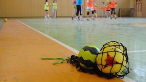 Calificativele pentru sport, muzică și desen: ministerul va înlocui „Admis/Respins” cu „Foarte Bine, Bine, Suficient și Insuficient” / Sorin Cîmpeanu invocă numărul foarte mare de note de 10
