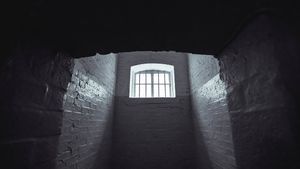 INTERVIU Cum ieșim din ”închisoarea minții” după o lună de izolare și încă una la orizont? Specialist în psihoterapie de cuplu și de familie: Peste 9 luni ori se vor naște mulți copii, ori vor exista multe divorțuri