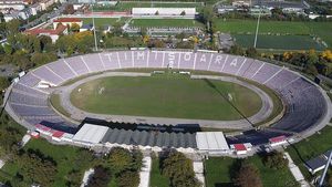 Studiul de fezabilitate al noului stadion din Timișoara a fost predat cu 9 luni întârziere / Noua arenă va avea 30.000 de locuri și va costa 121 de milioane de euro / Demolarea vechiului stadion „Dan Păltinișanu” așteaptă două hotărâri de guvern