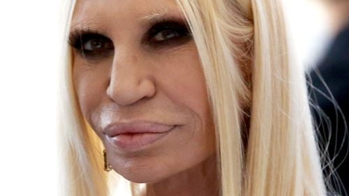 Ce planuri are Donatella Versace pentru 2025 / Ar putea o altă schimbare majoră de designer să zguduie industria modei de lux în următorul an?
