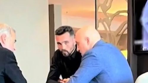 UPDATE Fotografii care arată că Georgescu îl cunoștea pe Horațiu Potra / Călin Georgescu, duminică la Realitatea TV: ”Nu l-am întâlnit, n-am de ce să spun lucrul ăsta” / Luni: ”Aveam nevoie de gărzi de corp” / ”Nu e în cercul meu de apropiați”