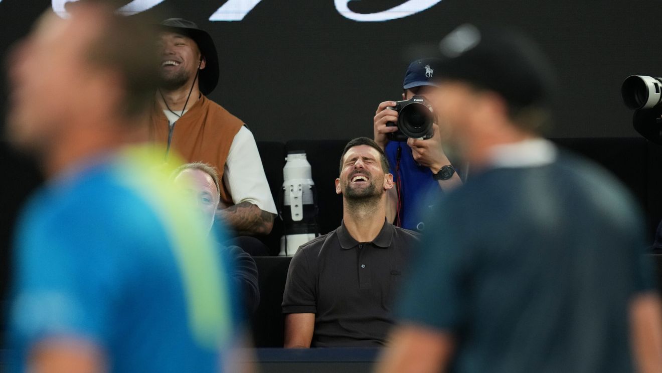 Spectacol la Australian Open: Novak Djokovic, în hohote de râs la meciul demonstrativ al lui Roger Federer