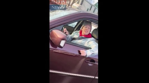 Noi imagini cu împușcăturile din Minneapolis, filmate de agentul ICE care a tras cu arma / Înregistrarea video pare să arate mașina lui Renee Nicole Good lovind sau aproape lovind agentul 
