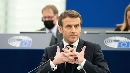 Emmanuel Macron propune ca Europa să contruiască „o nouă ordine de securitate” cu NATO în faţa Rusiei / Președintele francez pledează pentru „un dialog franc şi exigent” cu Moscova