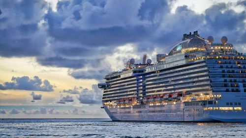 Aproape 100 de persoane s-au îmbolnăvit la bordul unui vas de croazieră al companiei Royal Caribbean, aflat în Golful Mexic