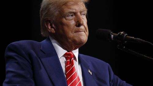 Trump susţine, fără dovezi, că este în avantaj şi că doar frauda îl va opri