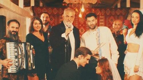 VIDEO Damian Drăghici şi Smiley au lansat piesa "S-a furat mireasa"