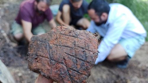 Un sit arheologic vechi de aproape 8.000 ani, din Neamț, arată cum se obținea sarea în preistorie / Se fierbea apa sărată extrasă din apropiere și se obținea sare solidă, foarte concentrată, mai ușor depozitat și transportat