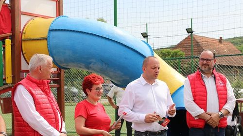 Primăriţă PSD dintr-o comună din Bihor, anchetată pentru suspiciuni de mită electorală. Ar fi împărţit lemne celor care i-au promis că o votează / Ea este trimisă în judecată pentru tentativă de omor