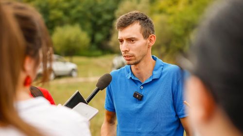 FOTO | La nici 18 ani, Cătălin Moga din Ciolt pusese deja pe picioare o afacere cu lapte de măgăriţă. Acum, după cinci ani, are 600 de oi, 60 de măgăriţe, doi cai pentru echitaţie şi 40 de vaci pentru carne