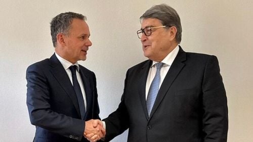 Emil Hurezeanu, discuţie cu omologul din Olanda pe tema jafului de la muzeul Drents / Ministrul român de Externe a insistat asupra importanţei recuperării artefactelor furate, explicând rolul lor în cultura românească