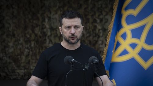 Zelenski și-a cerut scuze la Kiev pentru că nu este „în costum”, referire la întâlnirea furtunoasă de la Casa Albă / Participa la un eveniment cultural