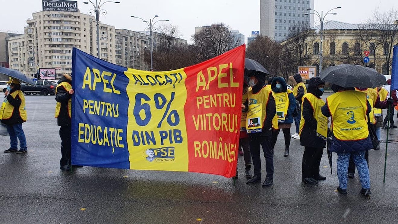 Protest în fața Guvernului, anunțat de sindicatele profesorilor pentru miercuri la prânz. Stavri, FSLI: Un profesor ar fi trebuit să aibă 5.200 de lei în 2022, dar are 3.000
