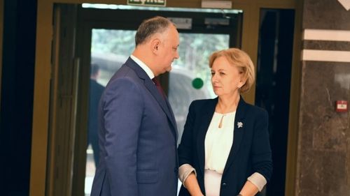 Încercări ale socialiștilor moldoveni de a bloca alegerile anticipate / Șefa Parlamentului de la Chișinău, Zinaida Greceanîi, cere Consiliului Europei să medieze conflictul cu președinta Maia Sandu