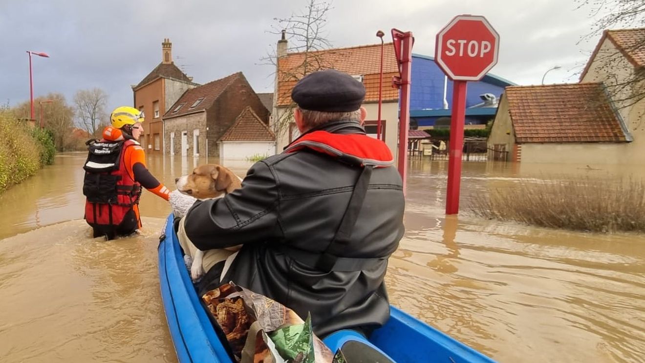 Inundaţii catastrofale în vestul Franţei. Peste 600 de persoane au fost evacuate