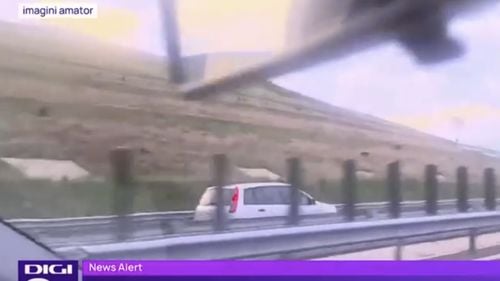 Un șofer a fost filmat pe contrasens pe autostrada Sibiu-Cluj/ În imagini se vede că șoferul conduce cu viteză