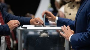 Alegeri legislative Franța, turul 2: Adunarea Națională împărțită între trei blocuri politice, stânga în frunte – nu există majoritate absolută (Proiecții la închiderea urnelor)