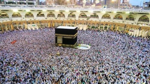 Peste un milion şi jumătate de musulmani se pregătesc pentru punctul culminant al pelerinajului la Mecca, rugăciunea pe Muntele Arafat / Sunt așteptate temperaturi de 43 de grade celsius