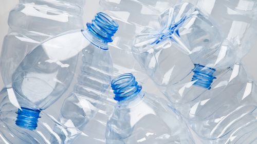 Șapte țări, conduse de China, SUA și Arabia Saudită, au produs două treimi din plasticul global în 2024