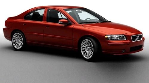 Volvo recheamă aproape 500 de mii de maşini din cauza airbagurilor / Acestea pot deveni mortale în cazul unui accident / Sunt urmărite modele S80 fabricate între 2001-2006 şi S60 din anii 2001-2009