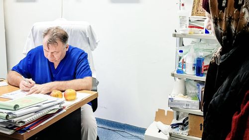 Nelu Tătaru susține că nu a luat bani de la pacienți / Deputații votează luni cererea de ridicare a imunității lui Nelu Tătaru. Fostul ministru PNL al Sănătății, acuzat de luare de mită la cabinetul său de doctor