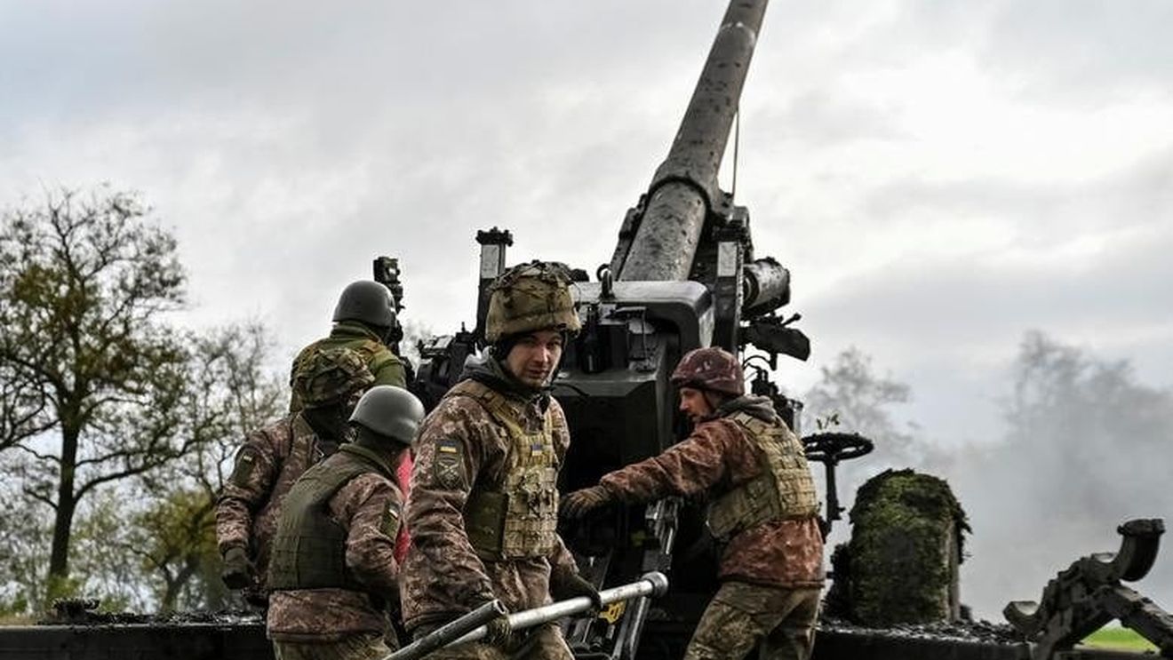 LIVE Ziua 295 de război. Țările UE au convenit asupra celui de-al nouălea pachet de sancțiuni împotriva Rusiei / Orașul Herson, lăsat fără electricitate din cauza atacurilor rusești / Rusia avertizează că vor exista „consecințe imprevizibile” dacă SUA trimit rachete Patriot în Ucraina / Orașul Donețk a suferit noaptea trecută „cel mai grav atac din 2014 încoace” – primar pro-rus