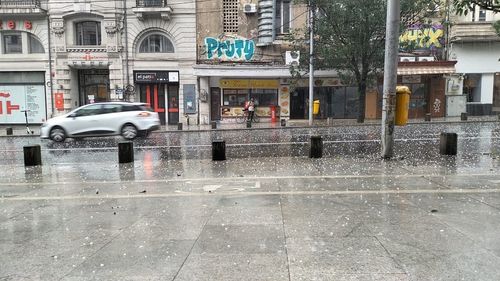 Meteorologii anunţă furtună cu căderi de grindină în Bucureşti / A fost emisă avertizare cod galben