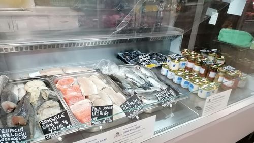 ANPC, sfaturi privind cumpărarea de peşte: Nu achiziţionaţi produse cu suprafaţă lipicioasă, deshidratată, cu pete de mucegai, produse cu miros şi culoare modificate, cu aspect de vechi