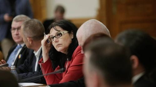 Un detaliu care pune în discuție legalitatea votului la Codul Penal: Au fost două voturi peste minimul necesar, dar trei dintre deputații prezenți n-ar trebui să mai fie în Parlament