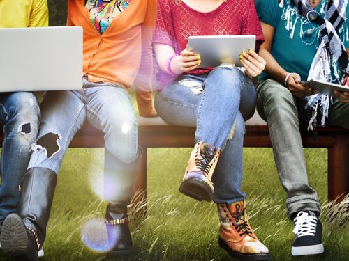 STUDIU: Utilizarea intensă a reţelelor sociale, asociată cu o sănătate mintală precară în rândul adolescenţilor
