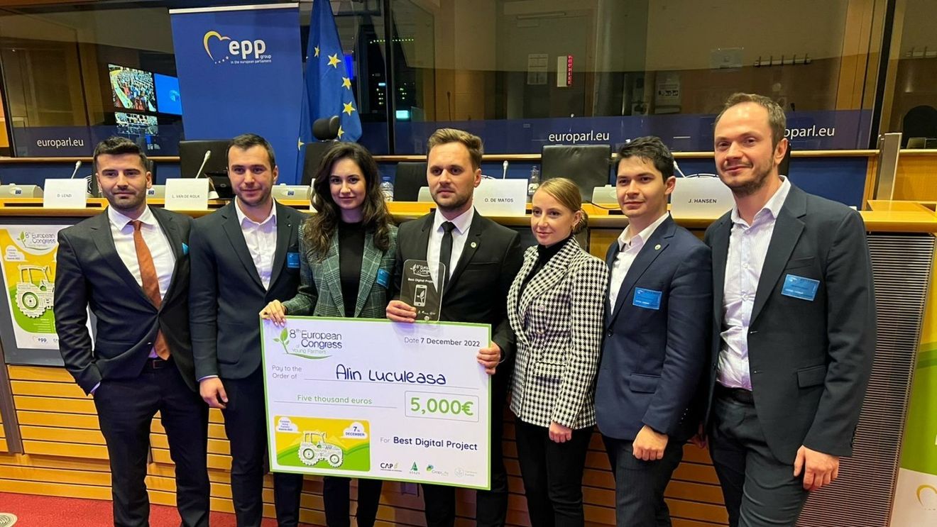 Tineri fermieri, premiați la Bruxelles pentru un proiect de digitalizare
