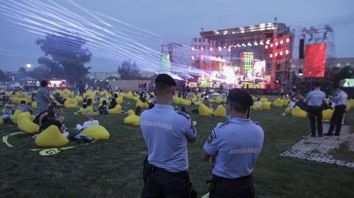 ULTIMA ORĂ Noi relaxări ale restricțiilor: liber la pelerinaje religioase, pot fi organizate competiții sportive, concerte și evenimente - pilot doar pentru spectatorii vaccinați, care au avut Covid sau au test negativ. Nici o modificare la școli