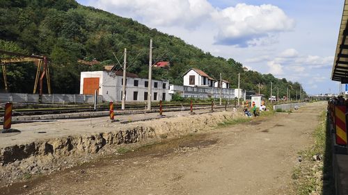 Dosar penal în urma incidentului din gara Sighişoara / CFR susține că trenurile transportau ciment, respectiv buşteni, nu motorină și îngrășăminte chimice, așa cum s-a vehiculat în ultimele zile