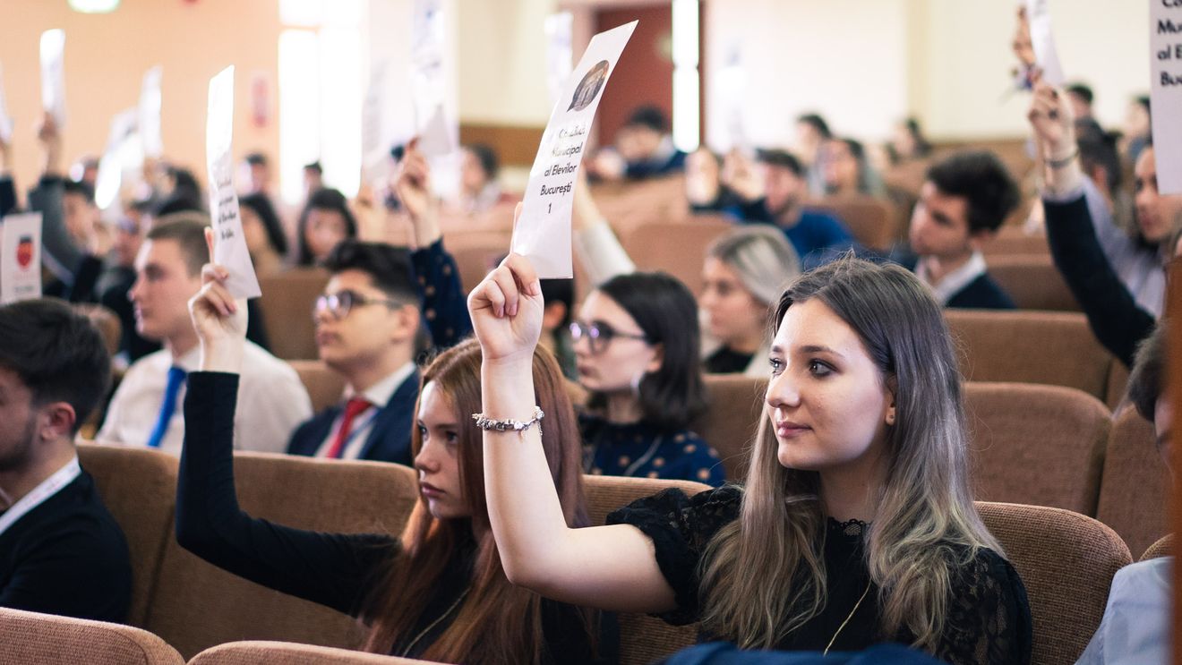 Consiliul Elevilor anunță că nu renunță la propunerea ca școala să înceapă pe 1 septembrie, după ce ministrul a declarat că nu se poate