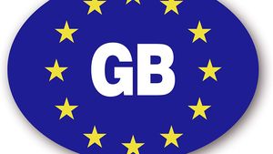 Autocolantele GB de pe numerele de înmatriculare britanice nu mai sunt valabile pentru șoferii care conduc în alte țări