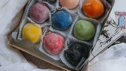 Ambalajele "lipsite de etică" ale alimentelor nesănătoase manipulează copiii pentru a le face poftă de dulciuri, susţine un raport